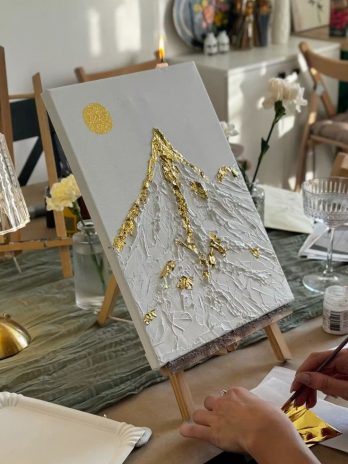 Apéro peinture au couteau : Montagnes & feuilles d’or